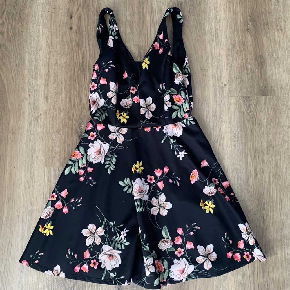 Altar’d State floral black sleeveless dress V neck EUC